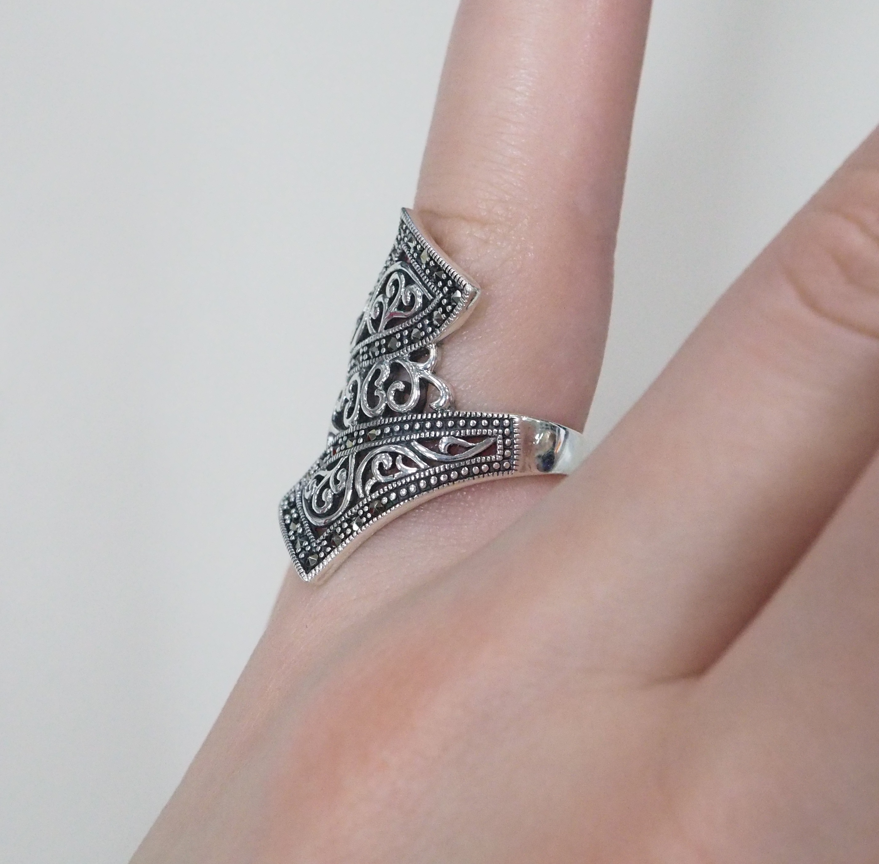 Серебряное кольцо с марказитами